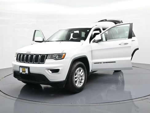 Used 2020 Jeep Grand Cherokee Laredo AWD/4WD image 29