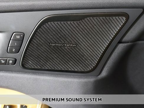 Used 2022 Volvo XC60 B6 Inscription w/ Climate Package image 5