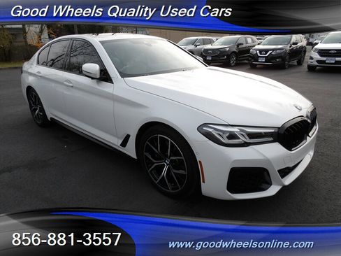 Used 2022 BMW 540i xDrive w/ M Sport Package image 3