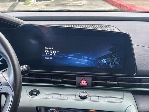 Used 2024 Hyundai Elantra Limited image 18