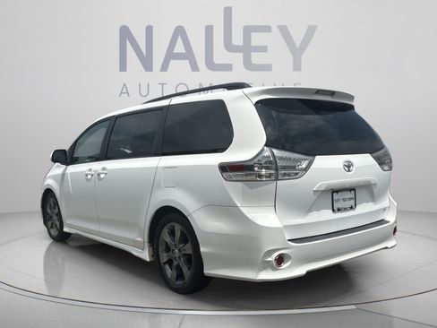 Used 2011 Toyota Sienna SE w/ Preferred Pkg FWD image 3