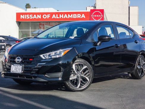 New 2025 Nissan Versa SR w/ Trunk Package image 2