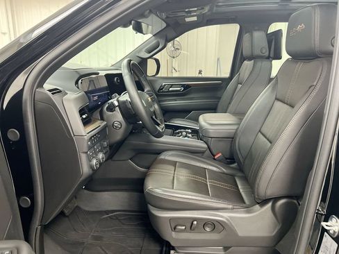 Used 2025 Chevrolet Suburban High Country AWD/4WD image 21