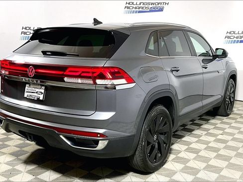 Used 2024 Volkswagen Atlas Cross Sport SE FWD image 9