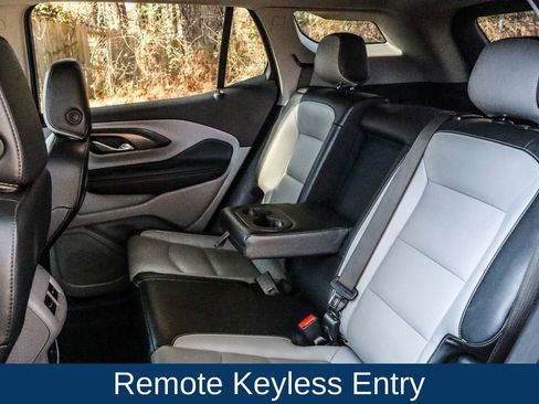 Used 2024 GMC Terrain SLT image 12