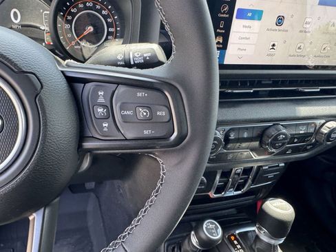 New 2025 Jeep Gladiator Sport image 28