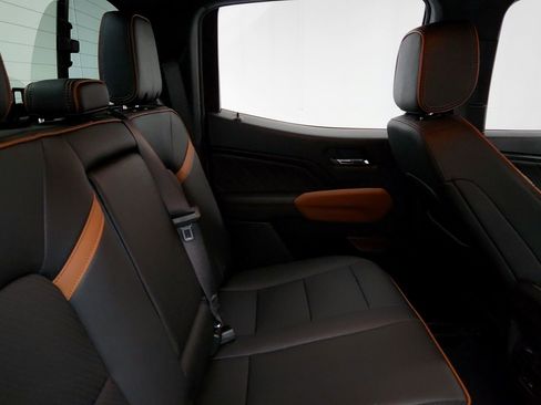 Certified 2024 GMC Canyon AT4 w/ AT4 Premium Package AWD/4WD image 22
