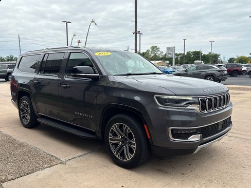 Used 2023 Jeep Wagoneer L Series II AWD/4WD image 8