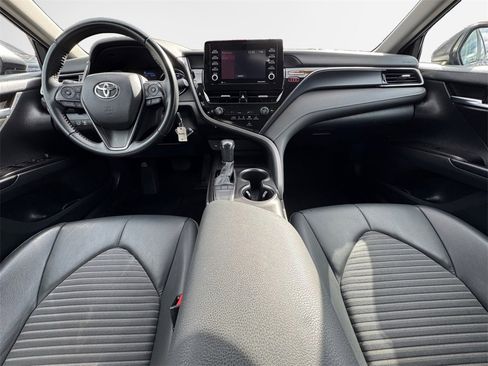 Used 2022 Toyota Camry SE image 25