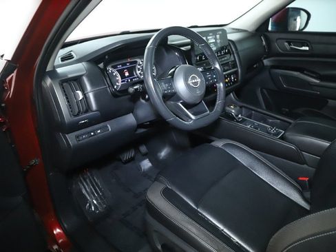 Used 2022 Nissan Pathfinder SL AWD/4WD image 17