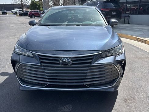 Used 2020 Toyota Avalon XLE image 2