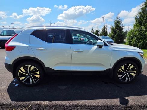 Used 2024 Volvo XC40 B5 Plus w/ Protection Package Premier AWD/4WD image 17