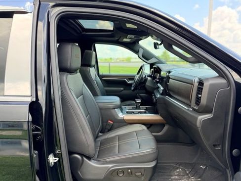 Used 2023 Chevrolet Silverado 1500 High Country w/ High Country Premium Package AWD/4WD image 11