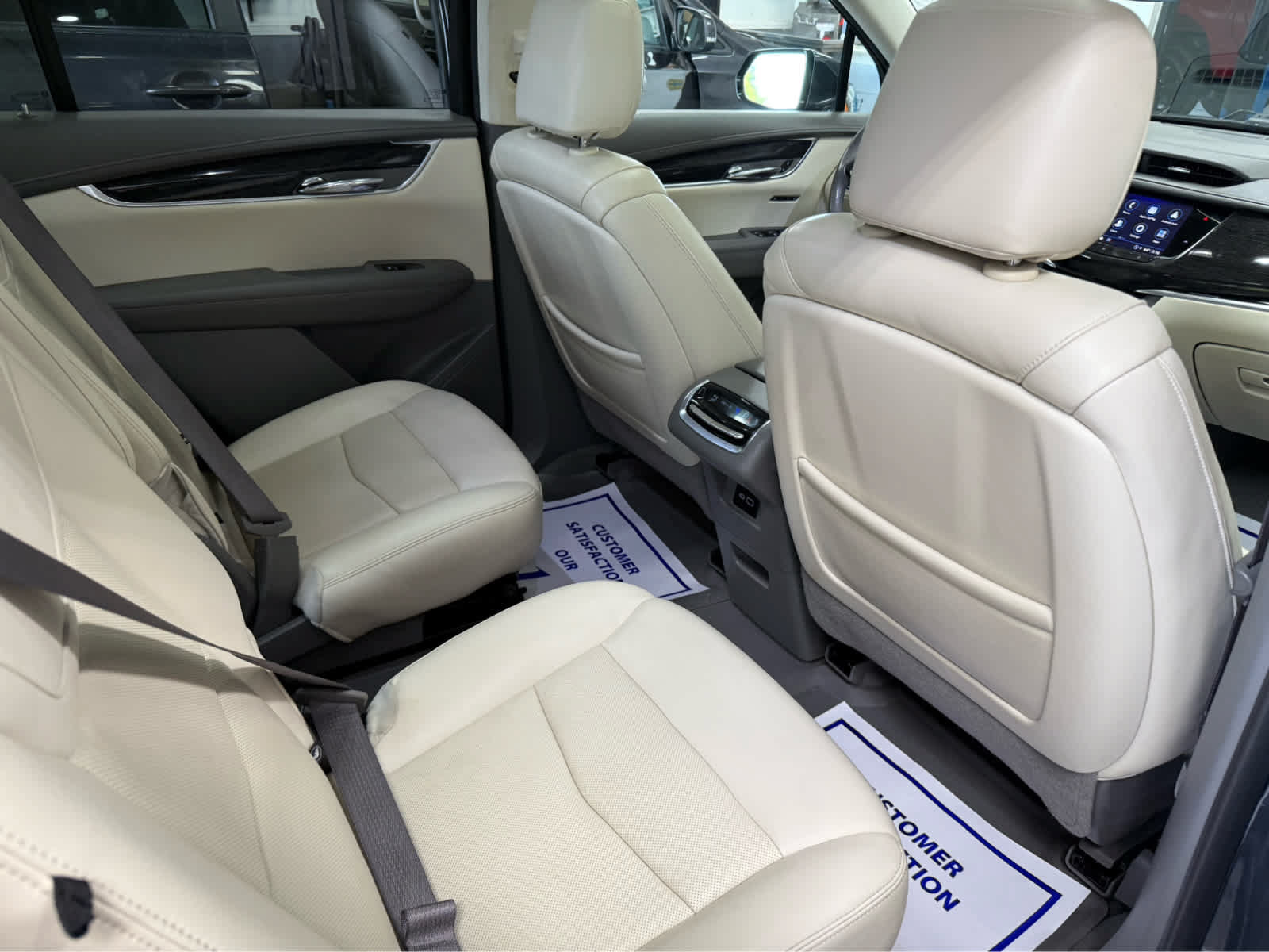 Used 2021 Cadillac XT6 Premium Luxury w/ LPO, Floor Liner Package AWD/4WD image 32