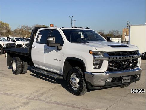 Used 2023 Chevrolet Silverado 3500 LT w/ Convenience Package image 3