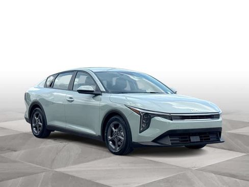 Certified 2025 Kia K4 FWD image 2