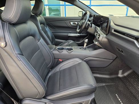 Used 2025 Ford Mustang GT Premium RWD image 24