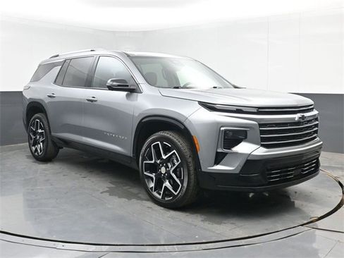 Used 2026 Chevrolet Traverse High Country image 2