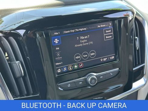 Used 2023 Chevrolet Traverse LS FWD image 3