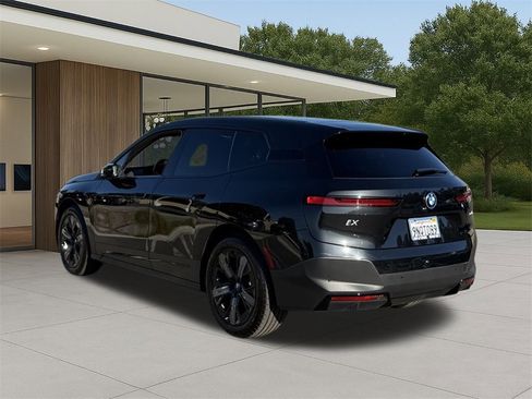 Used 2025 BMW iX xDrive50 w/ Premium Package image 8