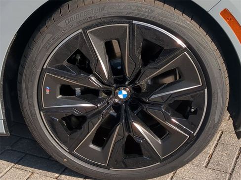 New 2026 BMW 760i xDrive w/ Premium Package image 11