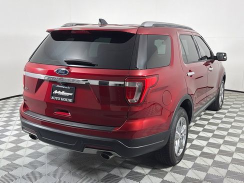 Used 2018 Ford Explorer XLT FWD image 5