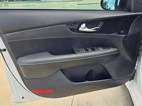 Used 2024 Kia Forte GT-Line w/ GT-Line Premium Package FWD image 11