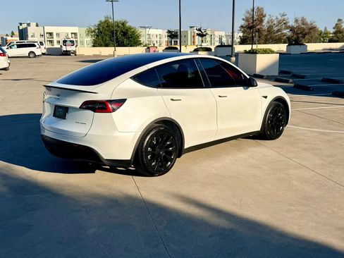 Used 2020 Tesla Model Y Long Range AWD/4WD image 8