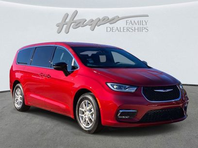 New 2026 Chrysler Pacifica Select