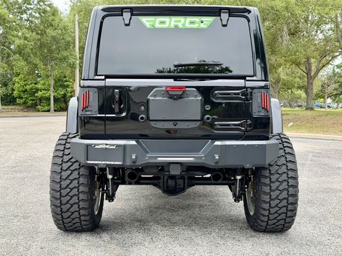 Used 2024 Jeep Wrangler Unlimited Rubicon AWD/4WD image 9