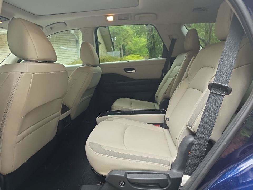 Used 2024 Nissan Pathfinder SL w/ SL Premium Package AWD/4WD image 9