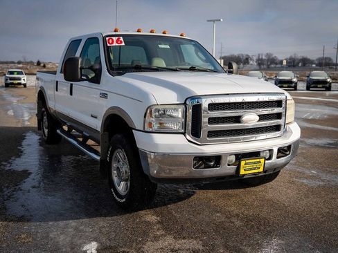 Used 2006 Ford F350 Lariat image 3