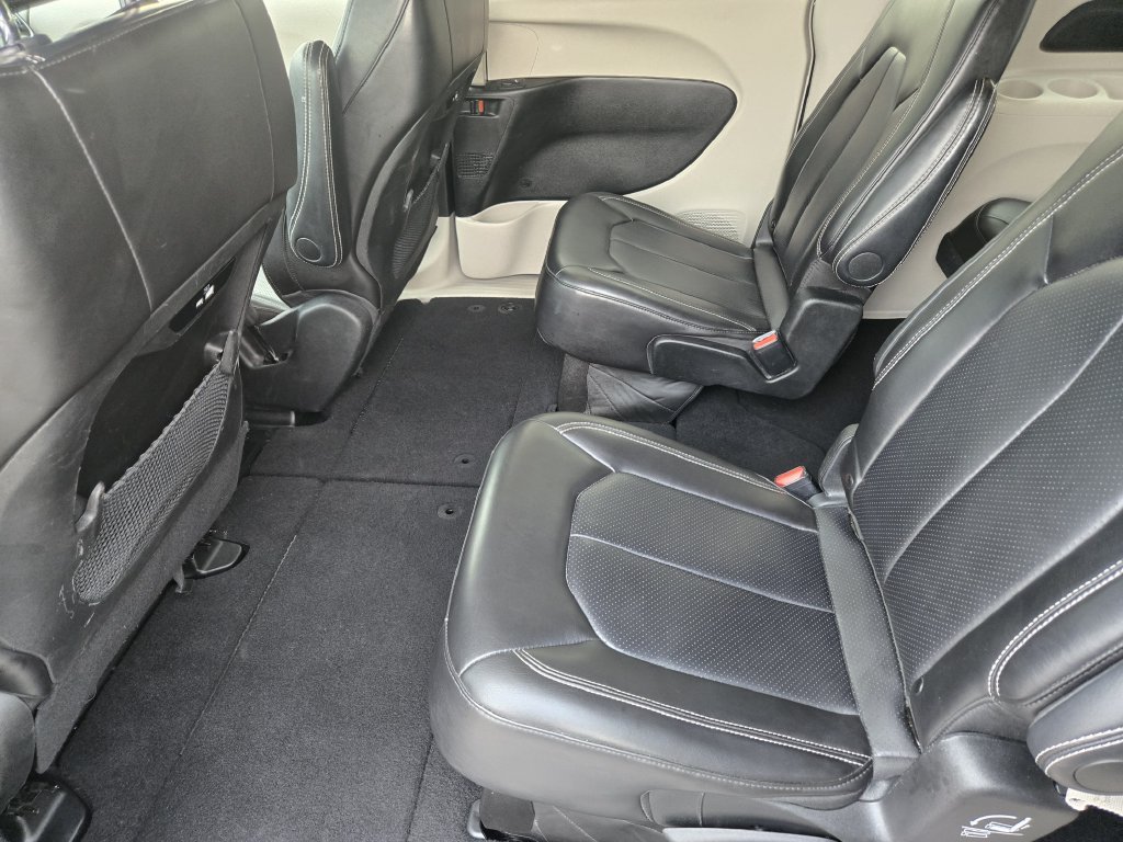 Used 2024 Chrysler Pacifica Touring-L FWD image 24