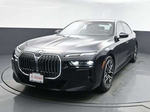 Used 2025 BMW 740i xDrive AWD/4WD image 1