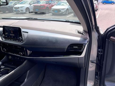 Used 2023 Nissan Rogue SL AWD/4WD image 13