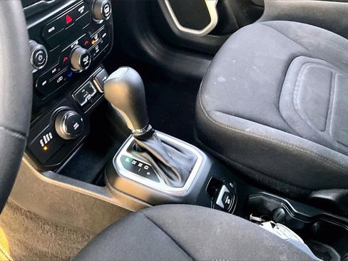 Used 2020 Jeep Renegade Latitude image 13