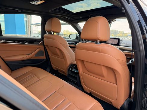 Used 2019 BMW 540i w/ Premium Package RWD image 17