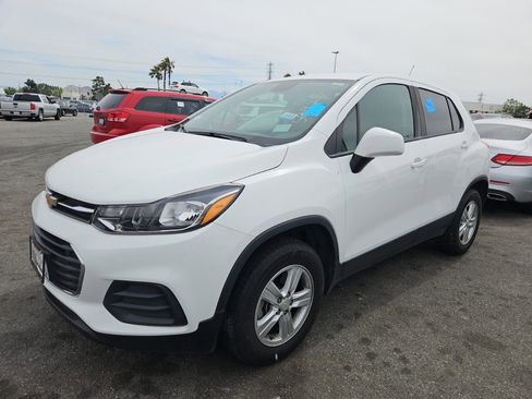 Used 2022 Chevrolet Trax LS w/ Tint and Cruise Package AWD/4WD image 2