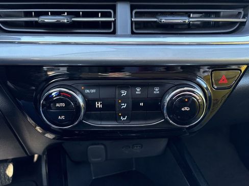 Used 2025 Chevrolet Equinox LT image 35