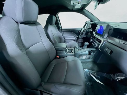 Certified 2025 Toyota Tacoma SR5 AWD/4WD image 24