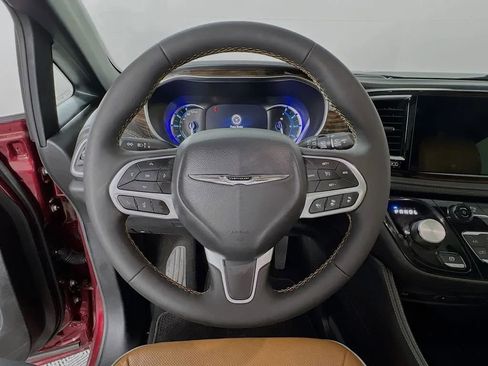 Used 2023 Chrysler Pacifica Pinnacle image 12