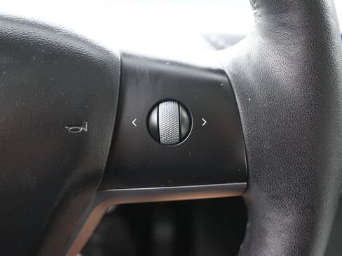 Used 2024 Tesla Model Y 2WD image 25