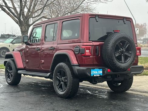 Used 2022 Jeep Wrangler Unlimited Sahara image 6