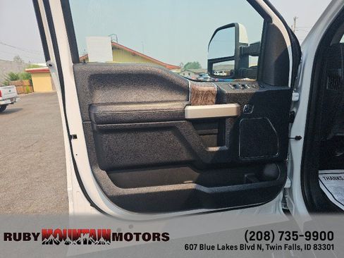 Used 2018 Ford F250 Lariat w/ Lariat Ultimate Package AWD/4WD image 12