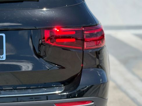 New 2026 Mercedes-Benz GLB 250 image 11