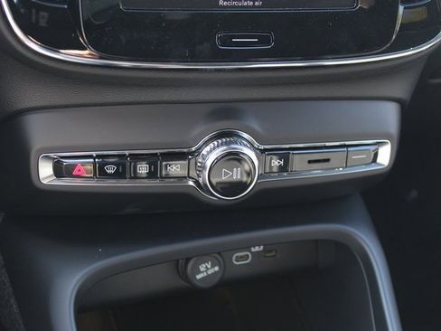 New 2026 Volvo XC40 B5 Ultra w/ Climate Package image 27