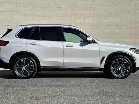 Used 2023 BMW X5 xDrive40i w/ Premium Package image 3