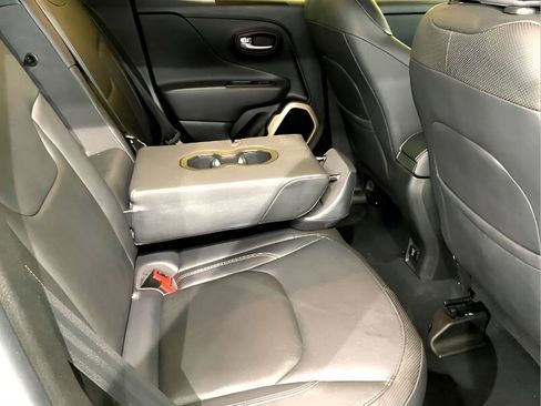 Used 2016 Jeep Renegade Limited image 25