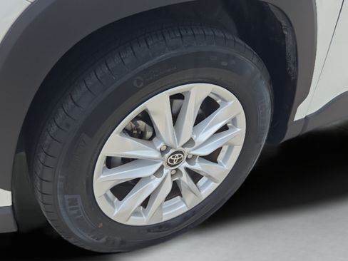 Used 2023 Toyota Corolla Cross LE AWD/4WD image 28