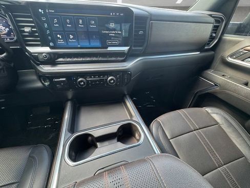 Used 2024 Chevrolet Silverado 2500 High Country w/ Technology Package AWD/4WD image 3